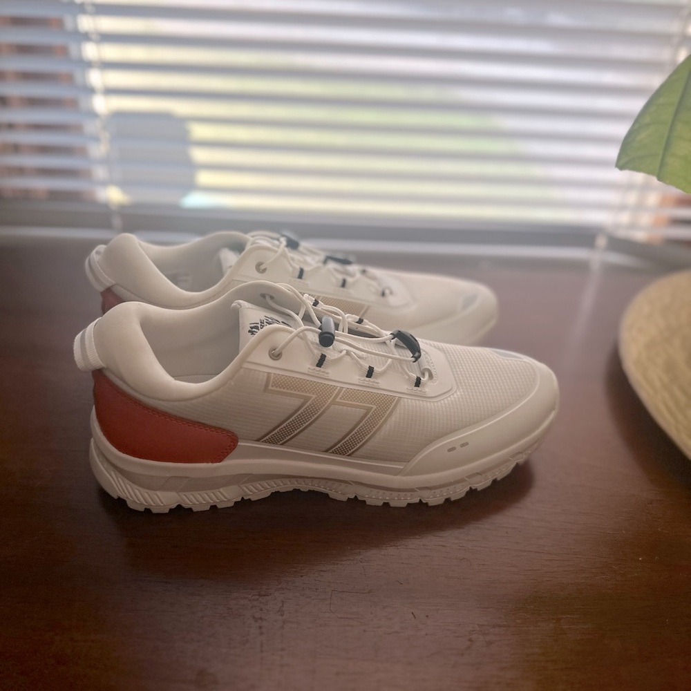 Le Tigre sneakers brand new